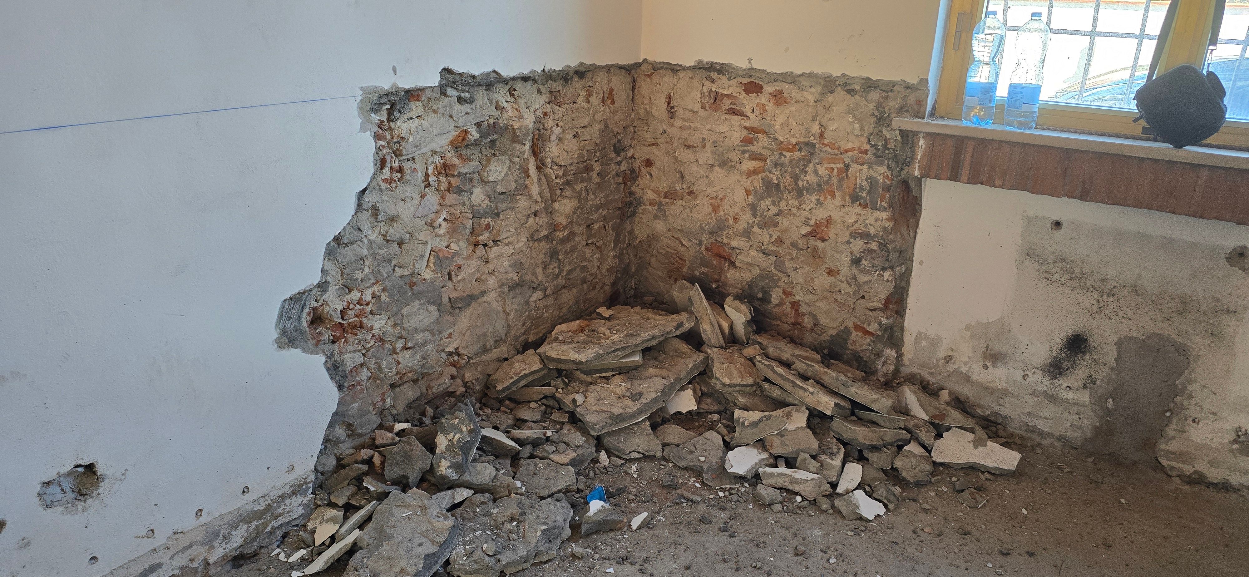 Demolizione intonaco