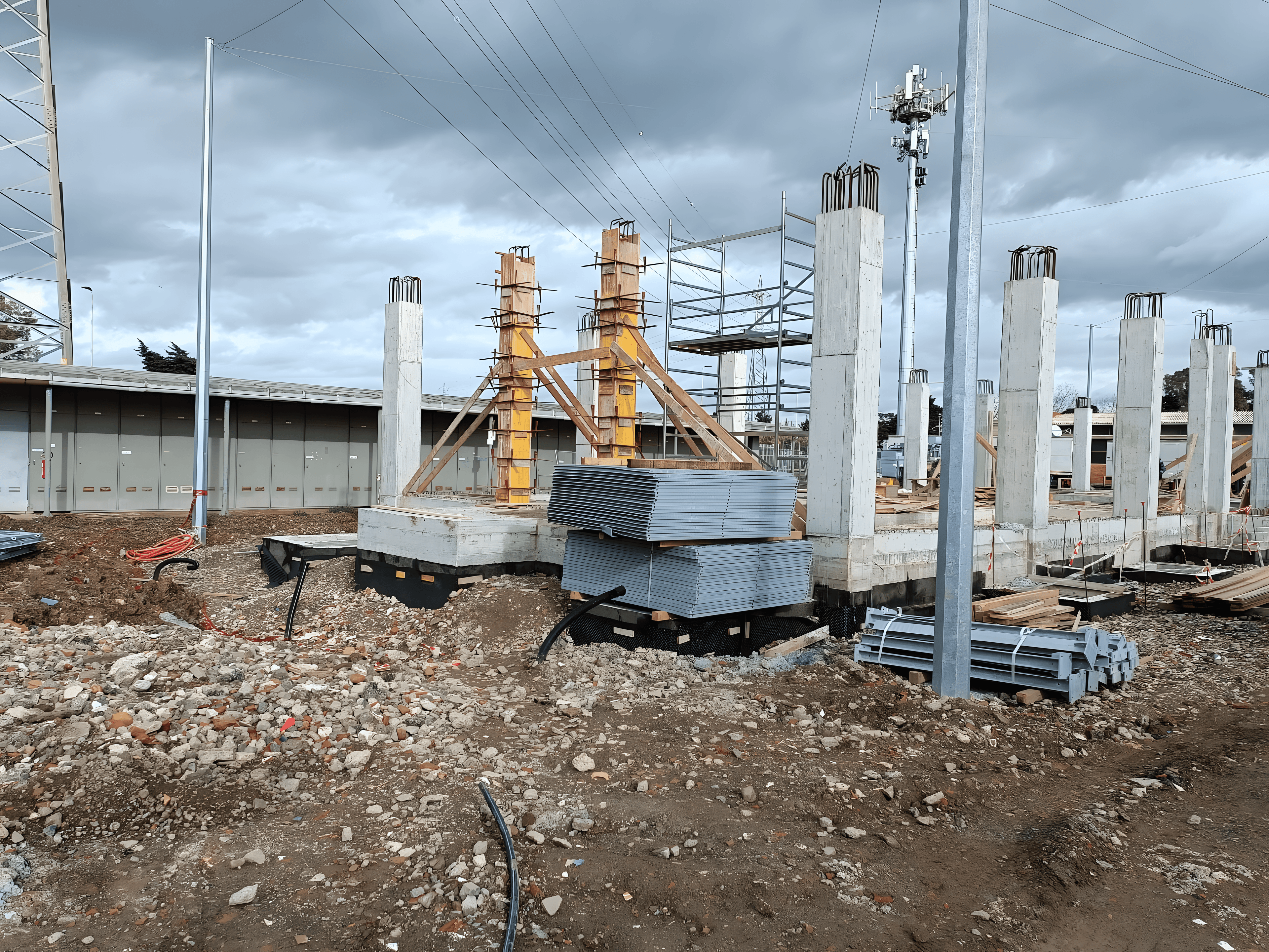 Fase di scavo e preparazione del terreno per getto fondazioni Edilvos.