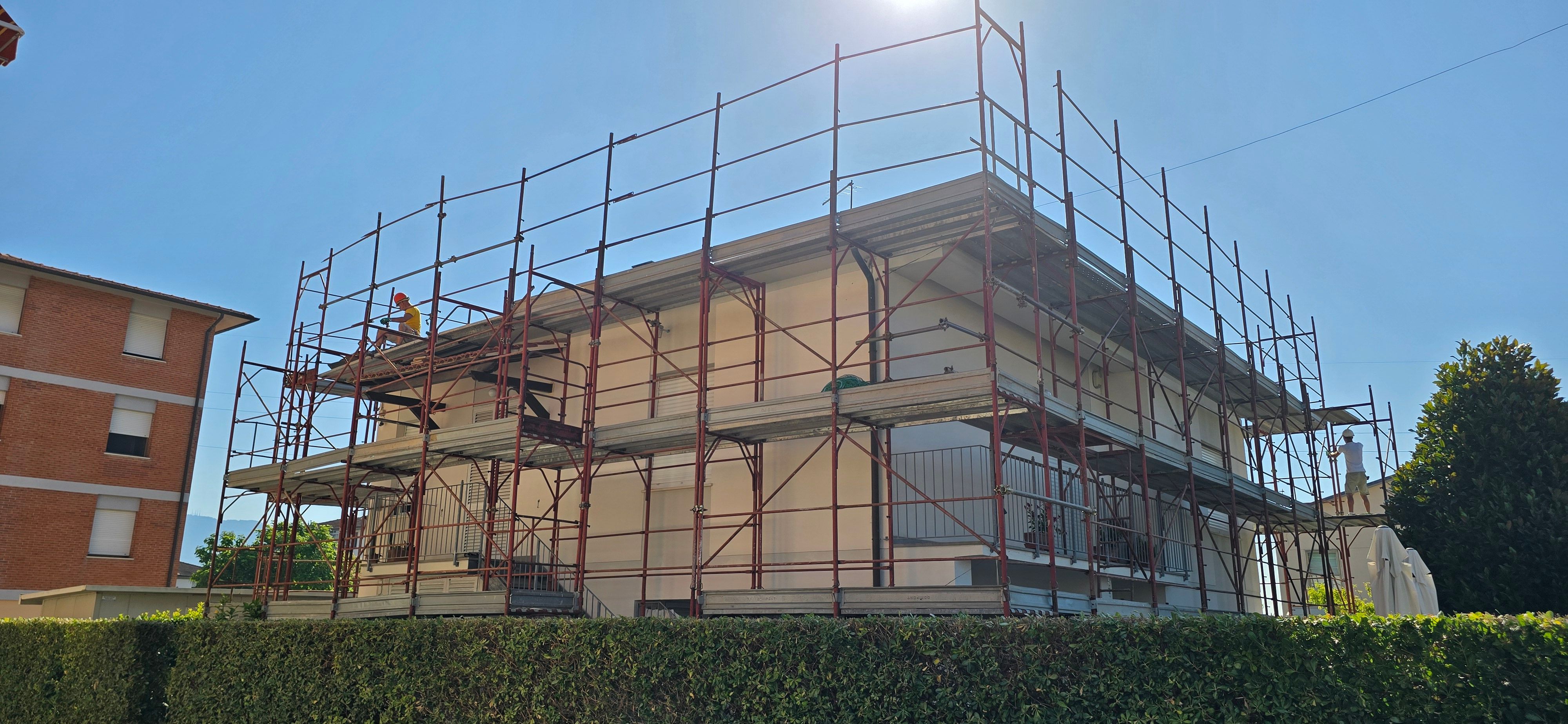 Rifacimento facciata e tetto a Pisa