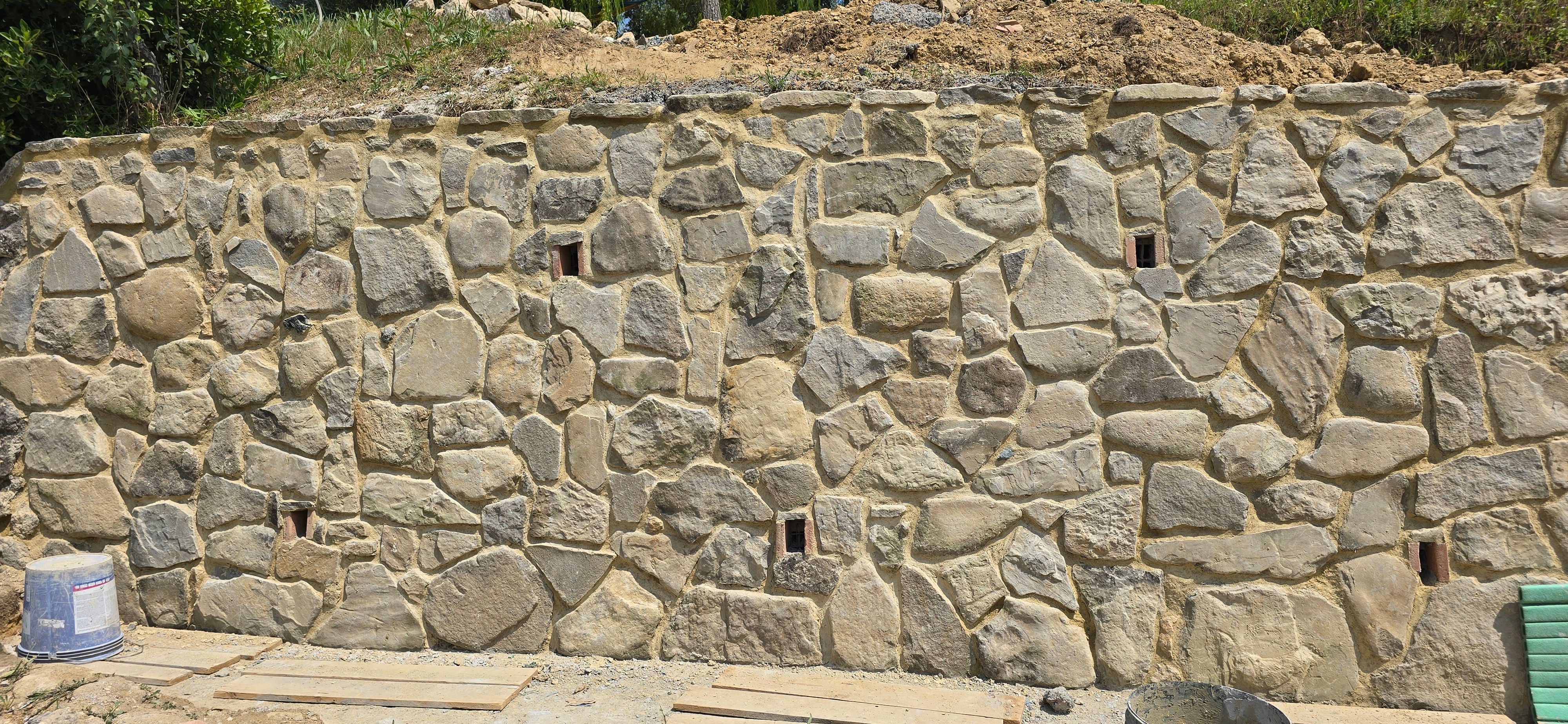 Rivestimento muro in pietra (finito)