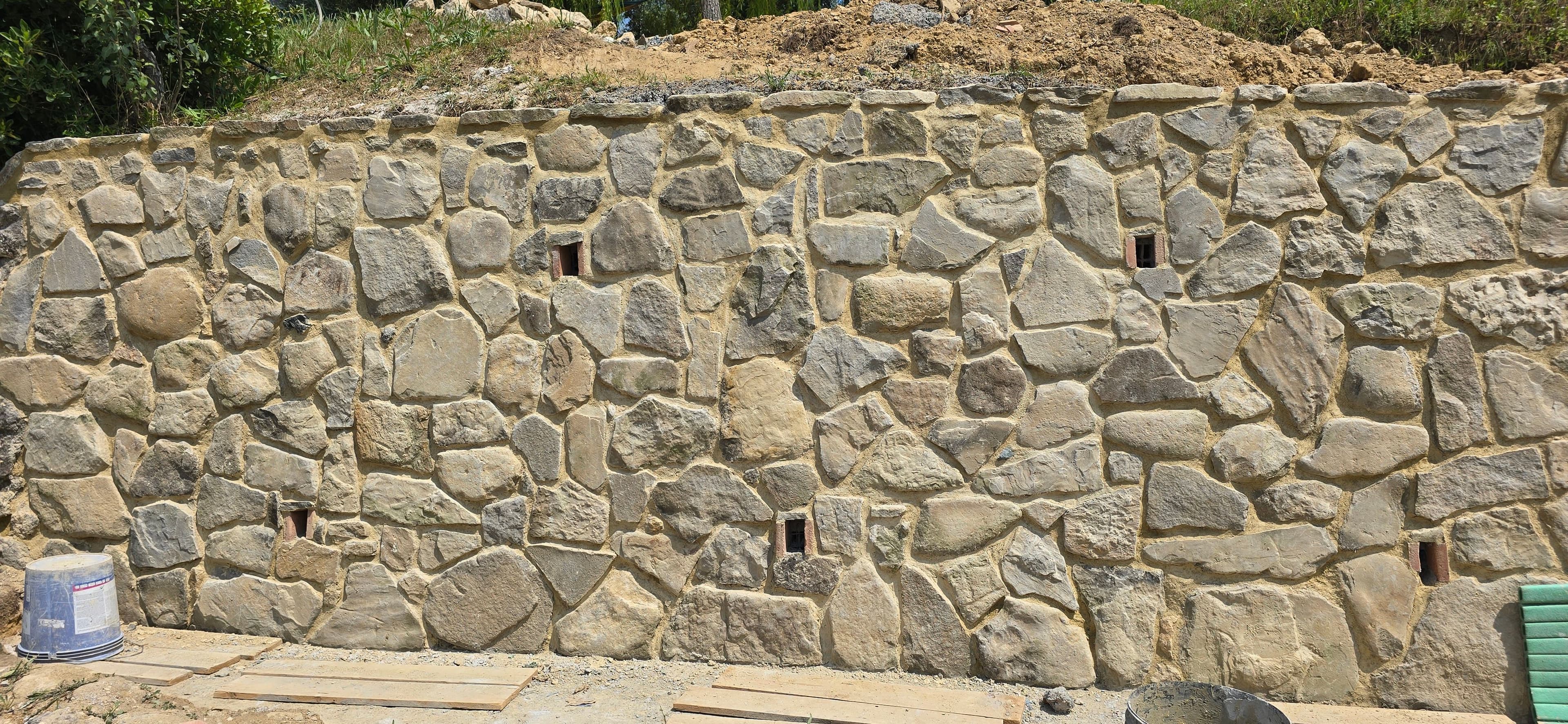 Rivestimento muro in pietra (finito)