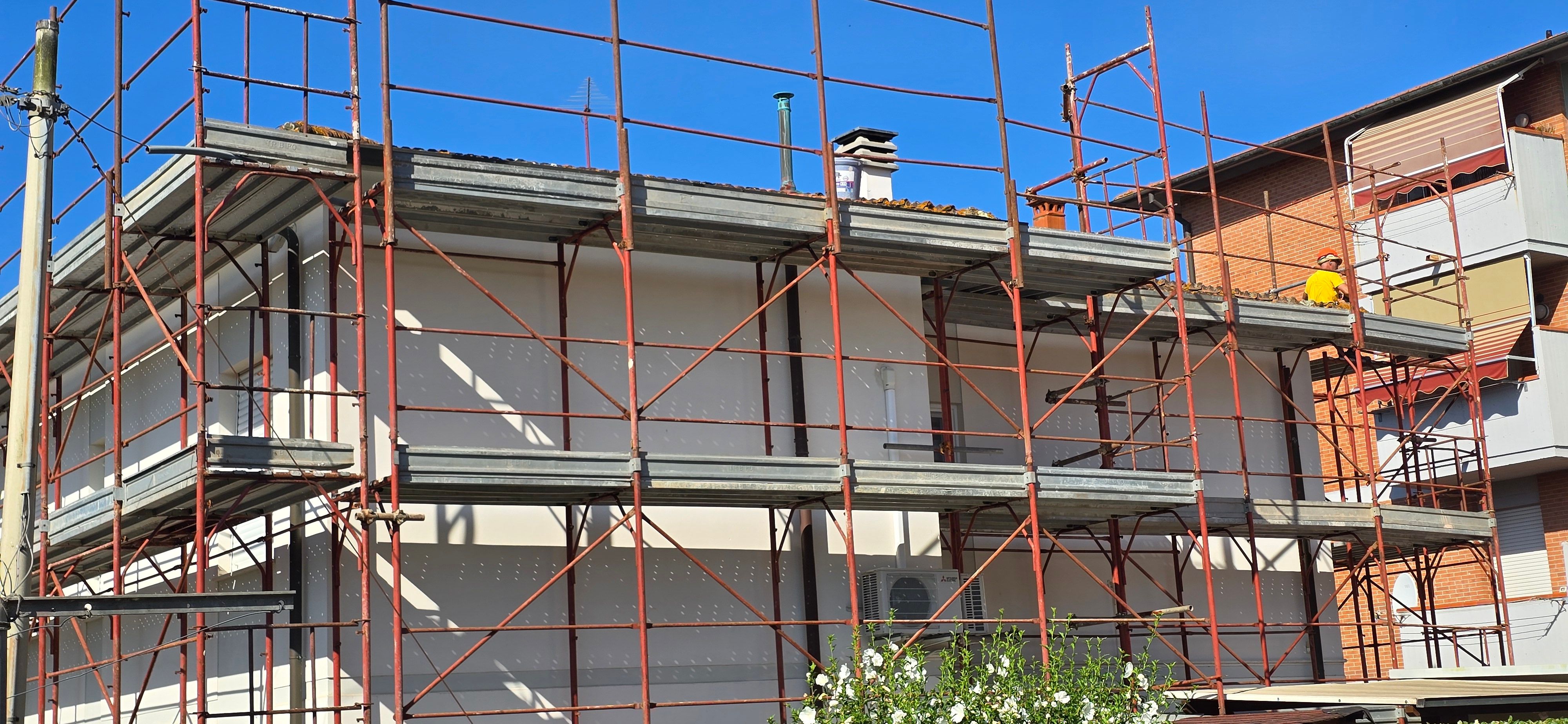 Rifacimento facciata e tetto a Pisa