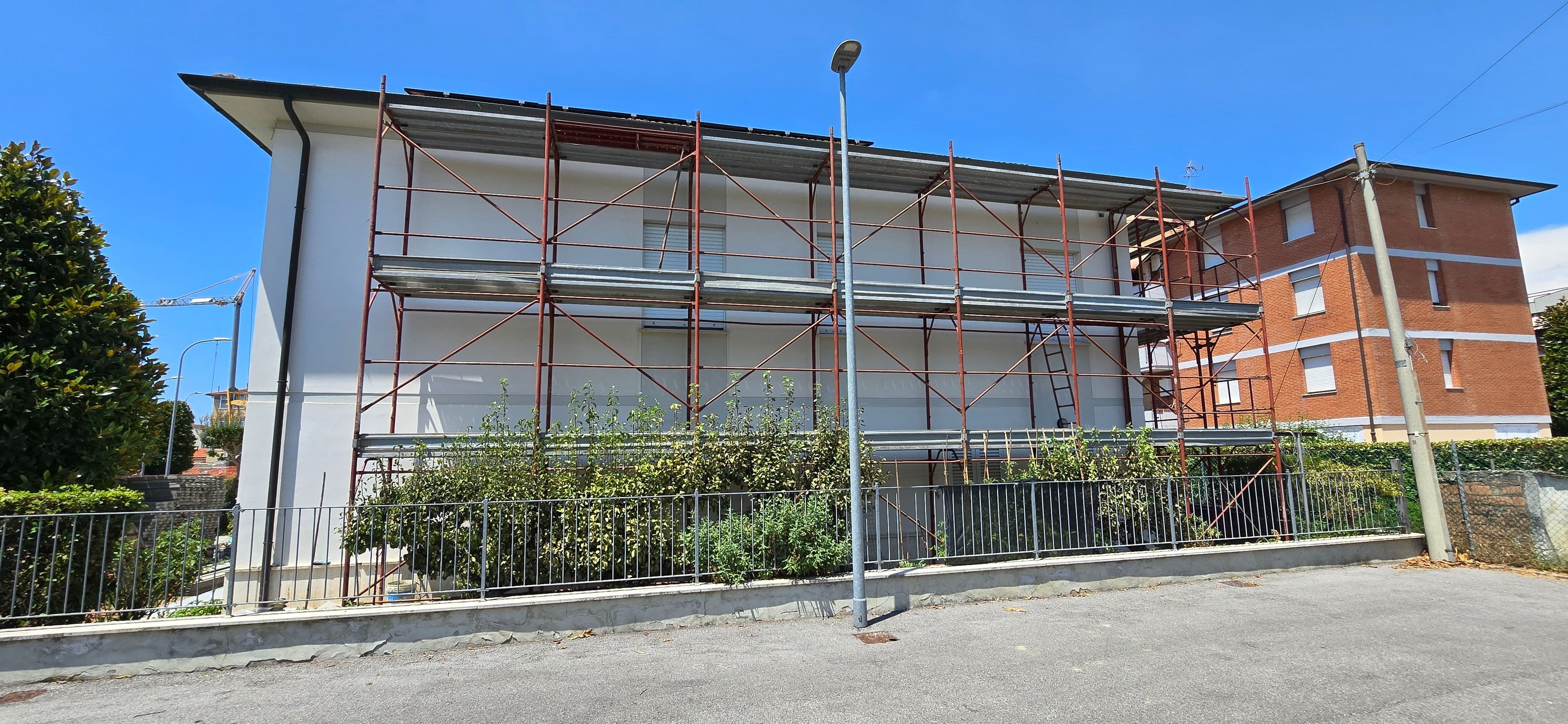 Rifacimento facciata e tetto a Pisa