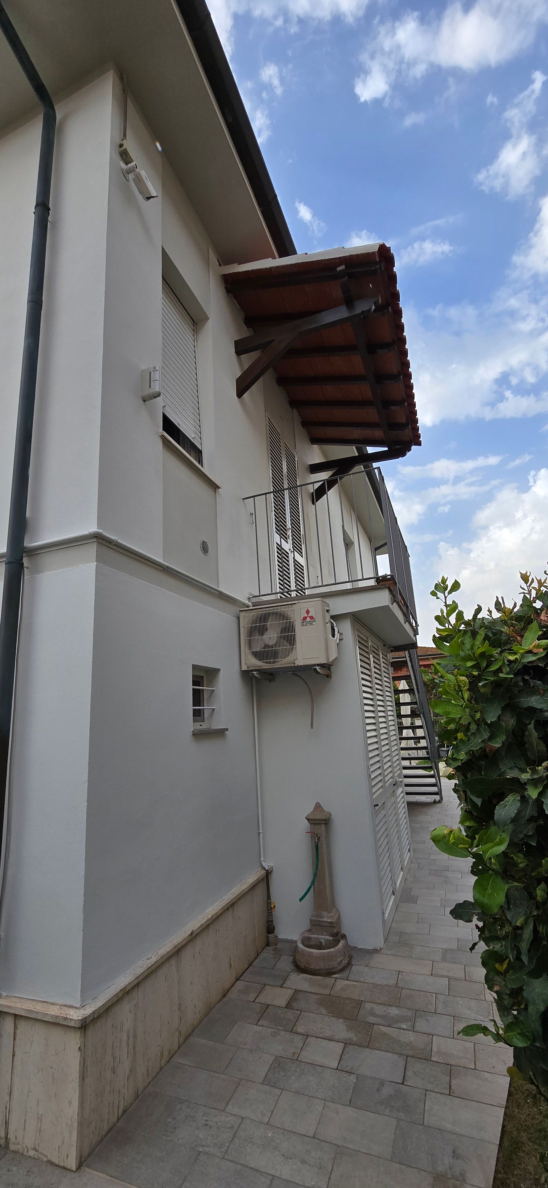 Rifacimento facciata e tetto a Pisa