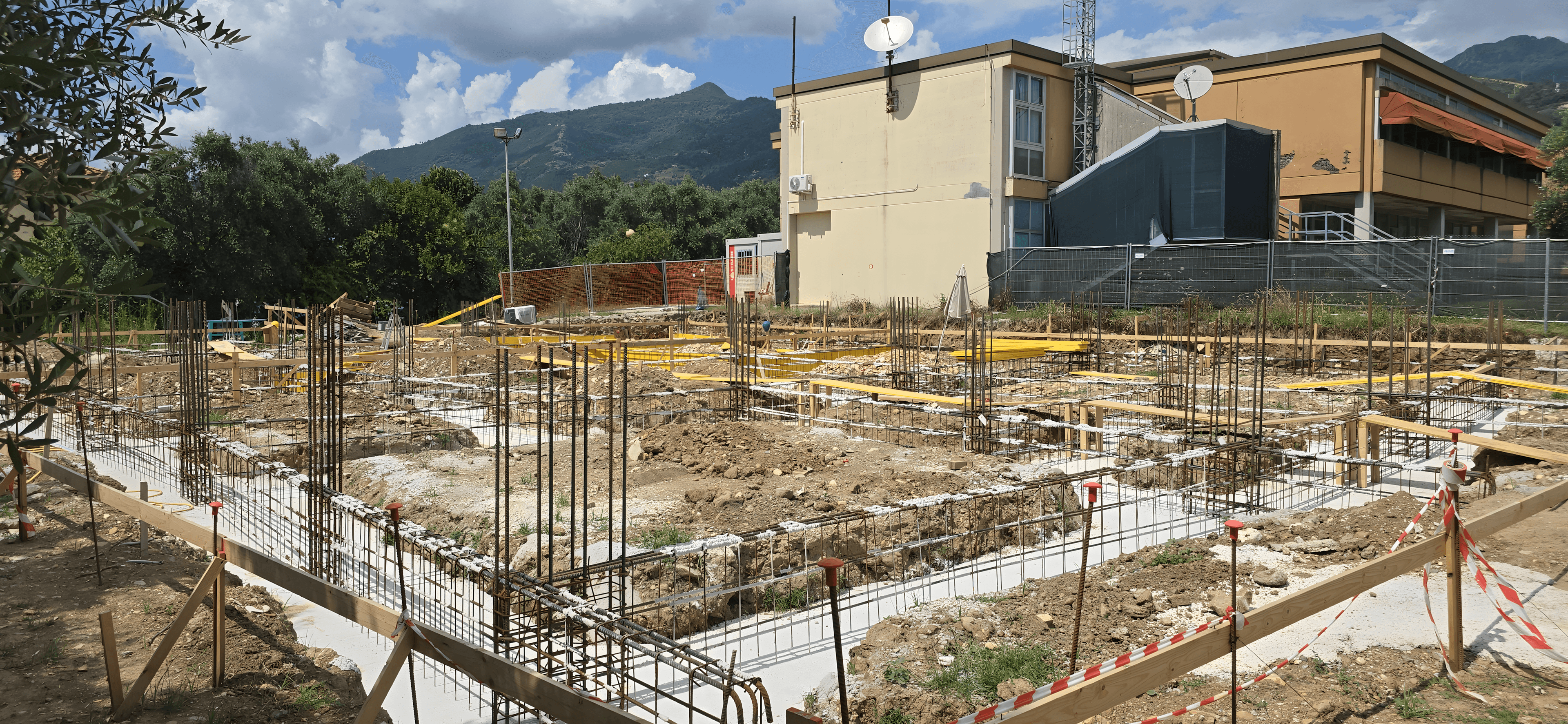 Posa armature metalliche per fondazioni in cemento armato, progetto Edilvos.