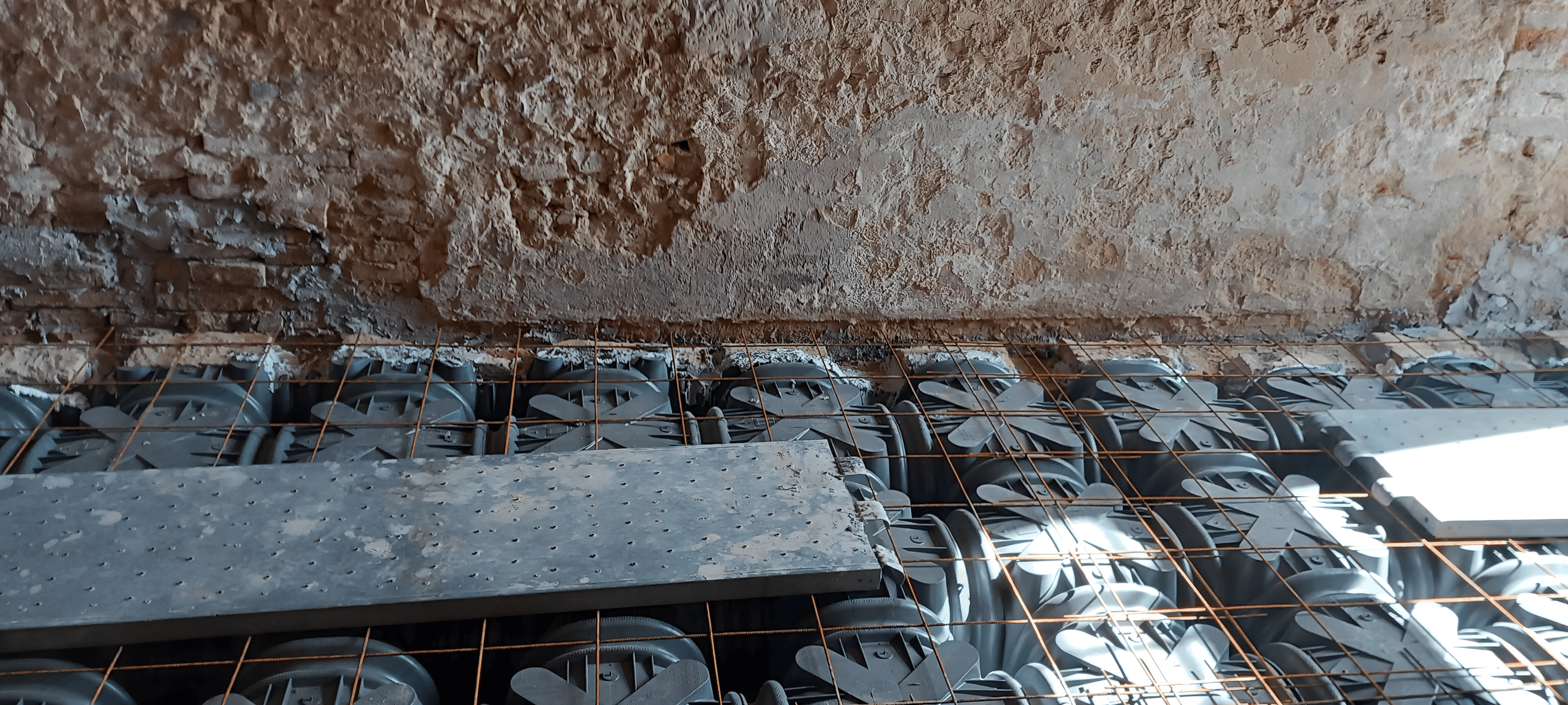 Realizzazione solaio a cura di Edilvos.