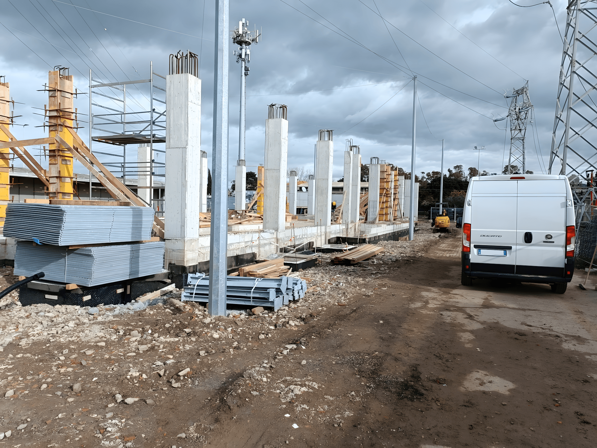 Scavi per fondazioni di nuova costruzione, cantiere Edilvos.