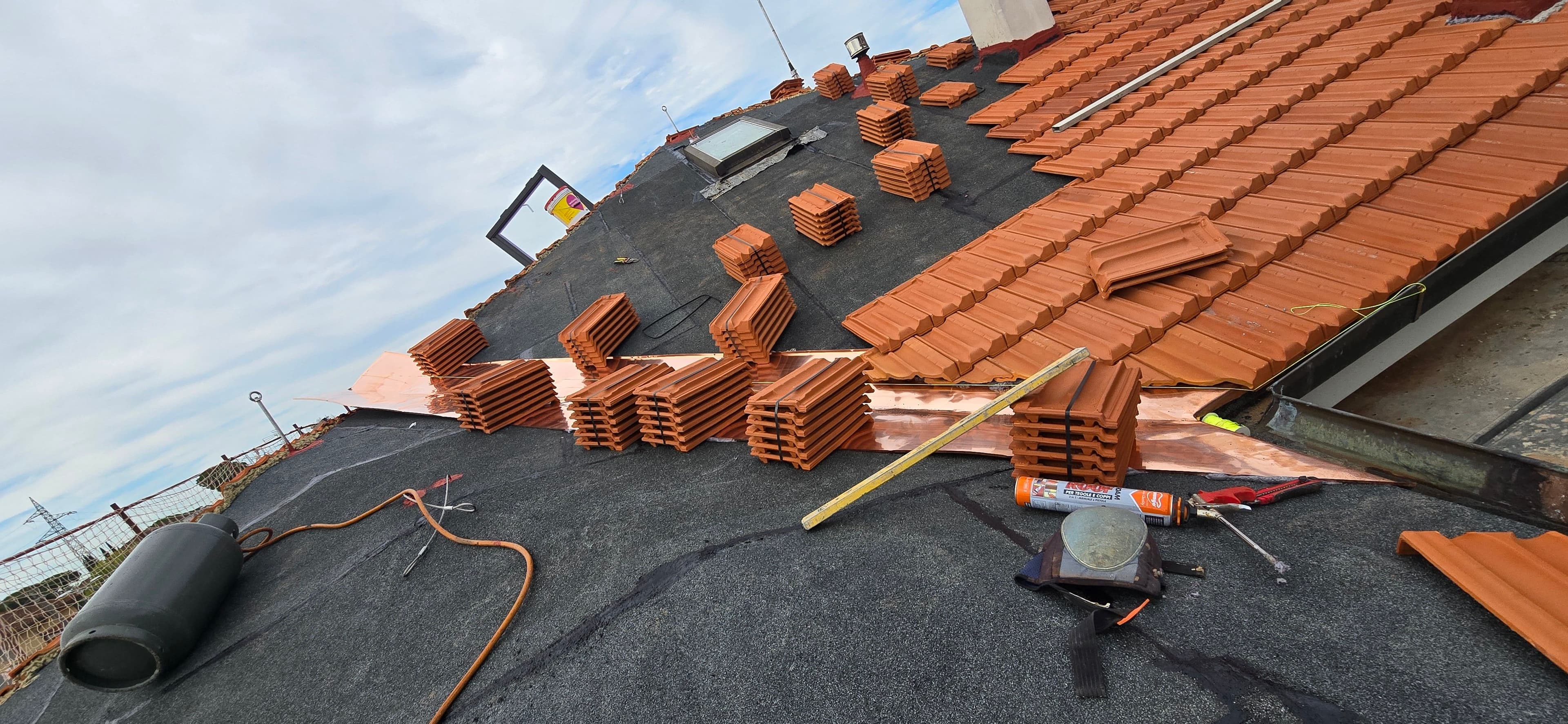 Posa manto di copertura in tegole marsigliesi