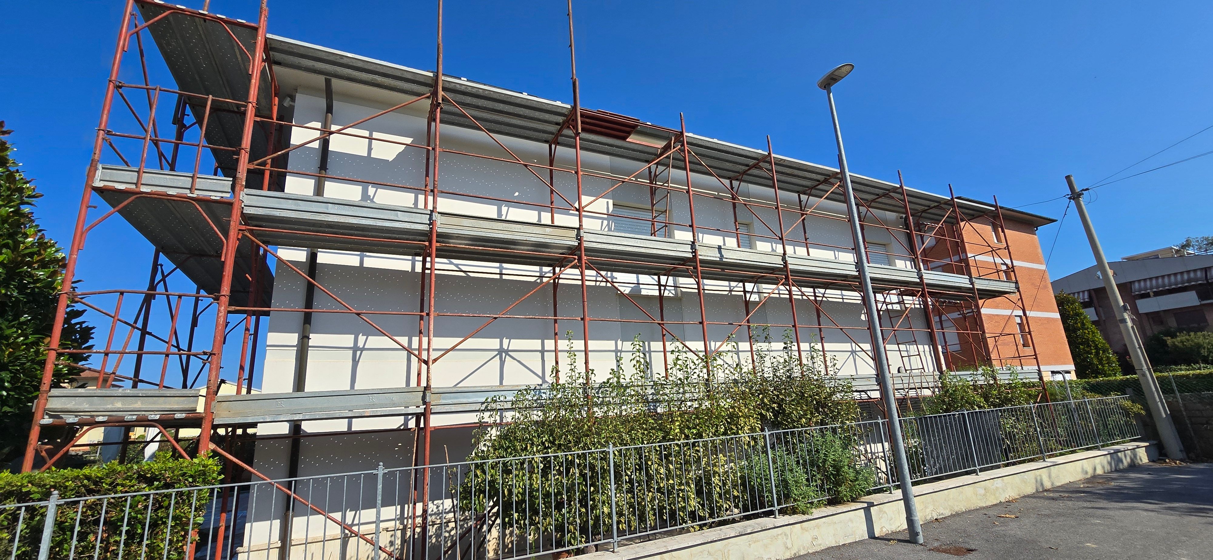 Rifacimento facciata e tetto a Pisa